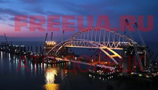 Чайка над морем: В Крыму приступили к монтажу автомобильной арки моста