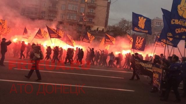 Марш нациков в Киеве, слышны взрывы (фото)